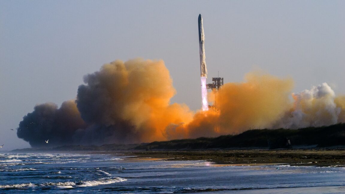 SpaceX 收购 xAI，拟发射史上最大卫星星座赋能 AI