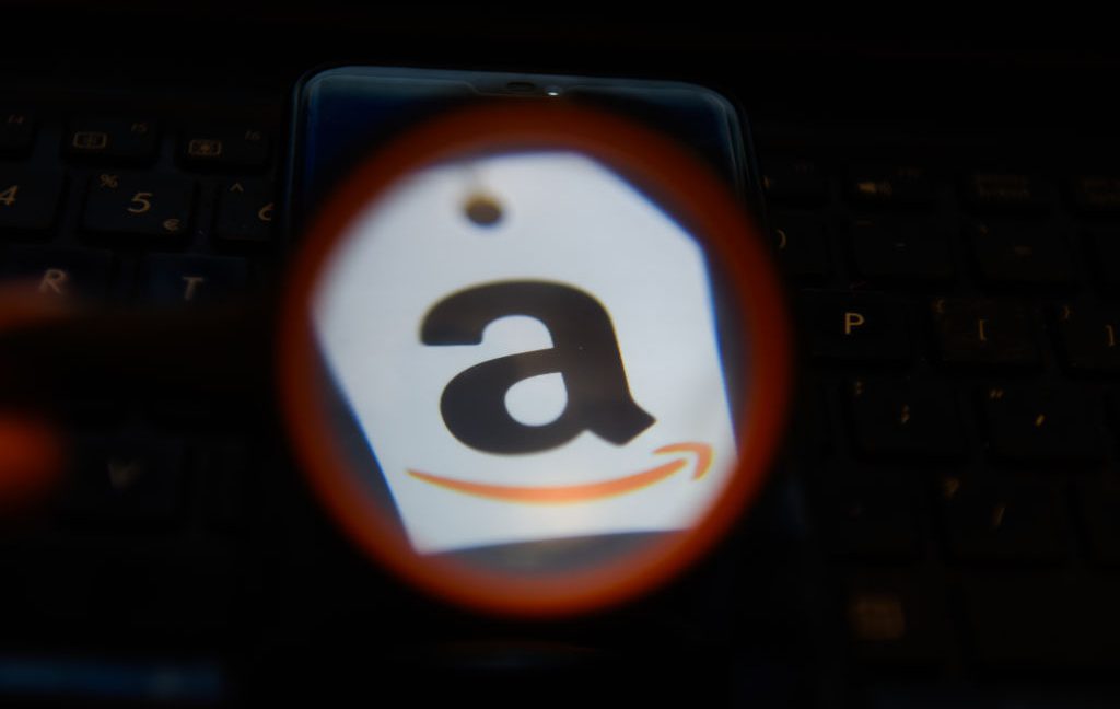 AI编程机器人瘫痪AWS：用户失误而非AI过错？