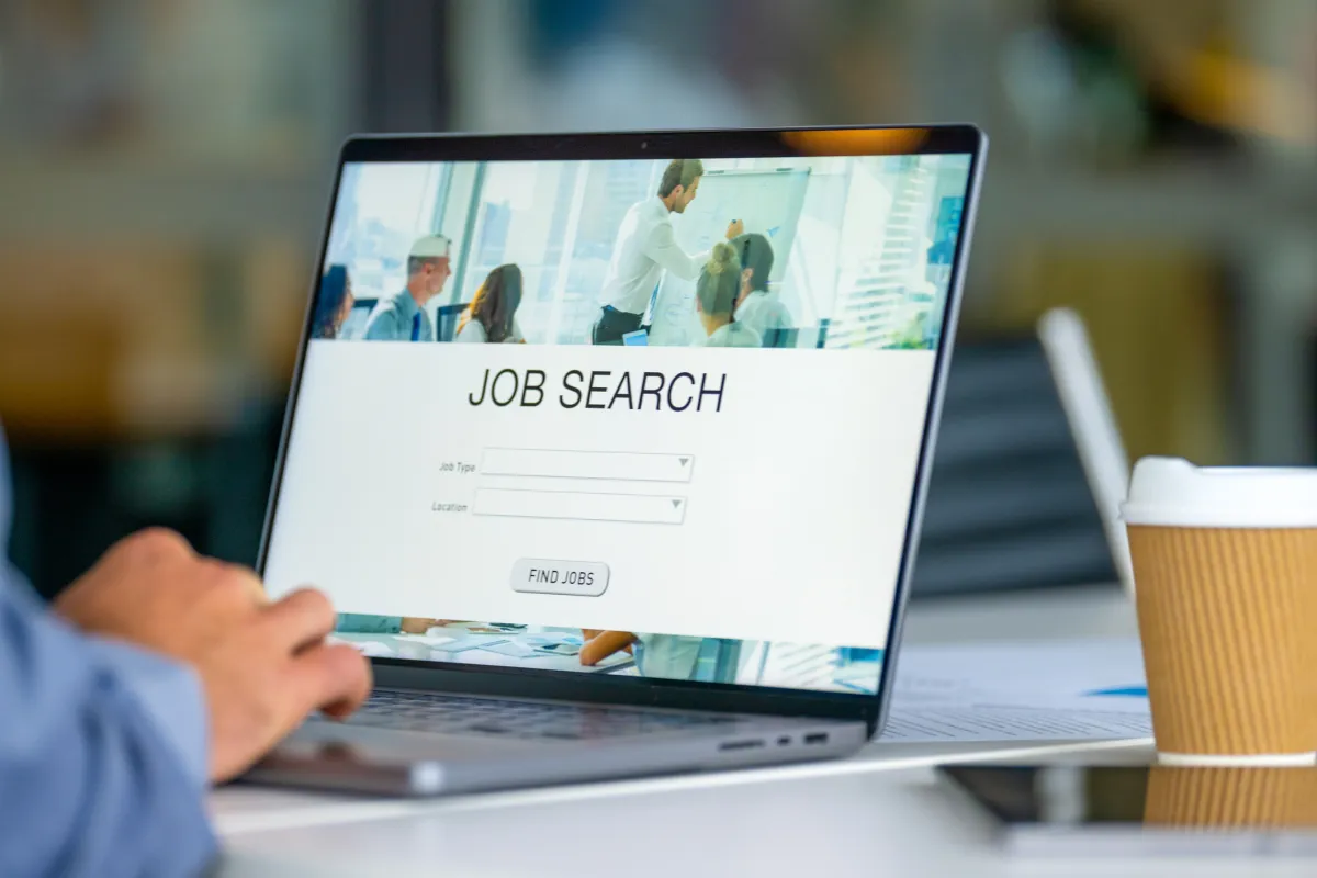 LinkedIn数据显示招聘下降与AI无关
