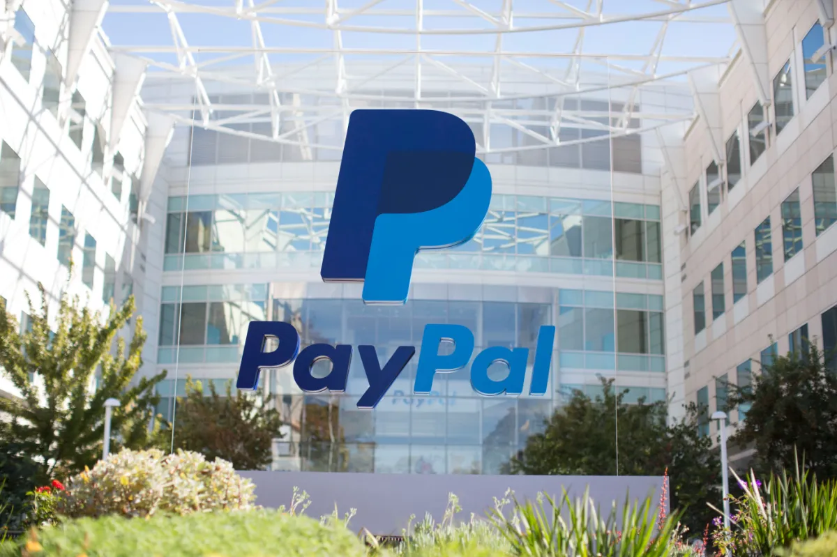 PayPal：借AI重新成为科技公司