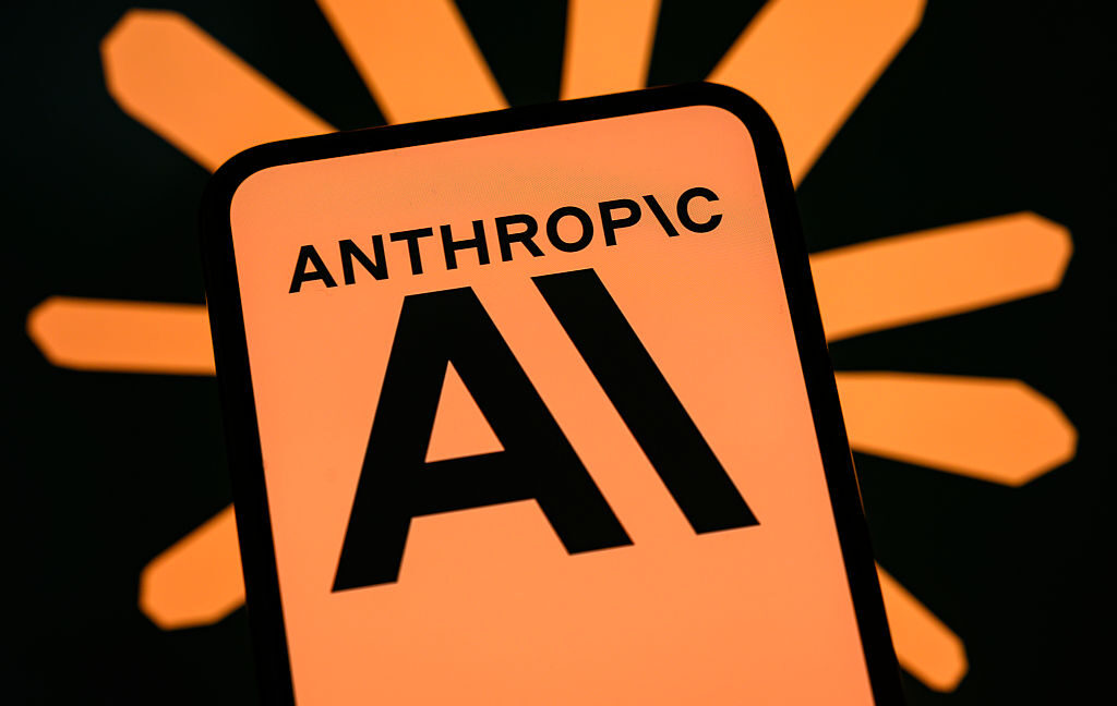 Anthropic指控阿里用2.5万账户攻击Claude窃取能力