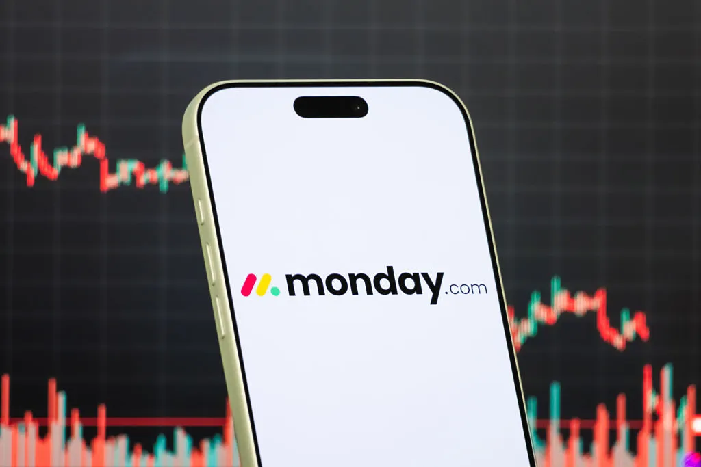 Monday.com裁员20%全力押注AI工作平台