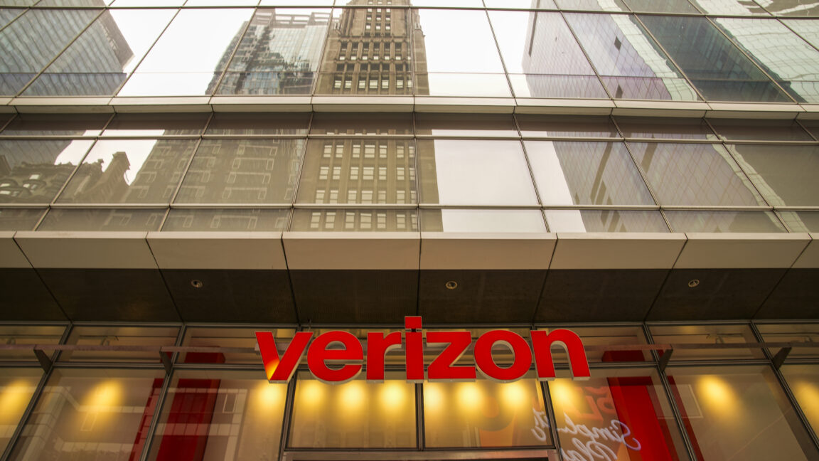 Verizon与谷歌达成10亿美元暗光纤交易，剑指AI收入