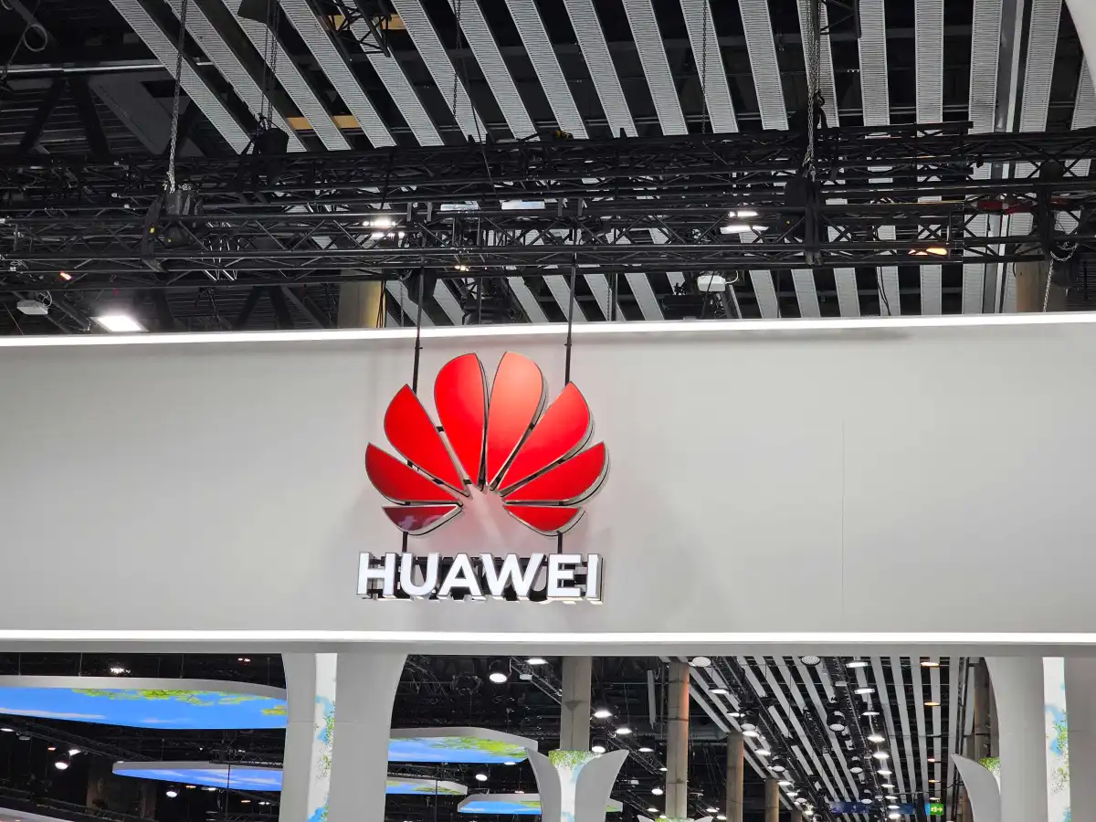 华为AI芯片提速：2027年Q1正面对决英伟达
