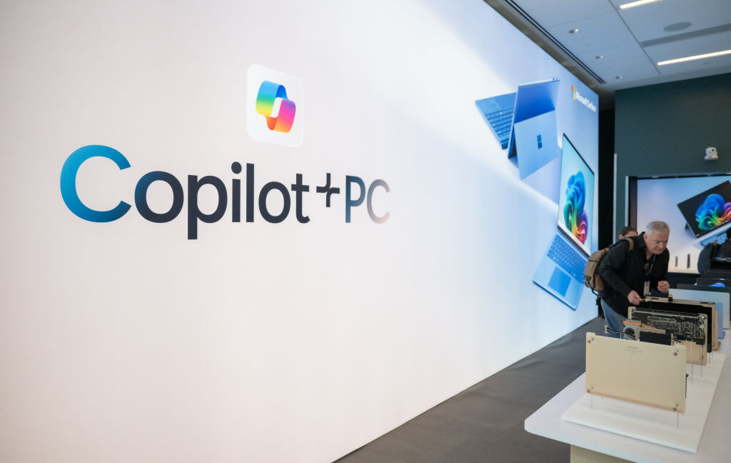 微软松口：新Surface不再自称Copilot+ PC